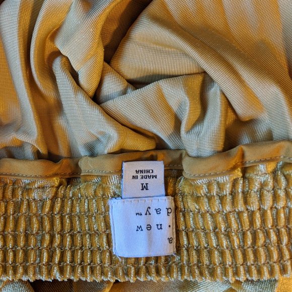 Elegant Gold Pleated Skirt - Picture 11 of 11